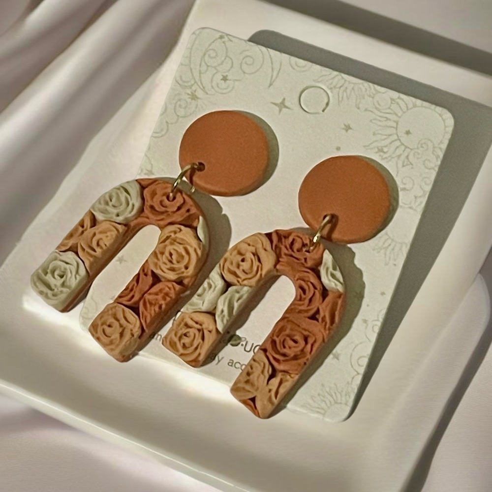 Trendy Fashion Polymer Clay Floral Arch Earrings in Brown and Cream NWOT